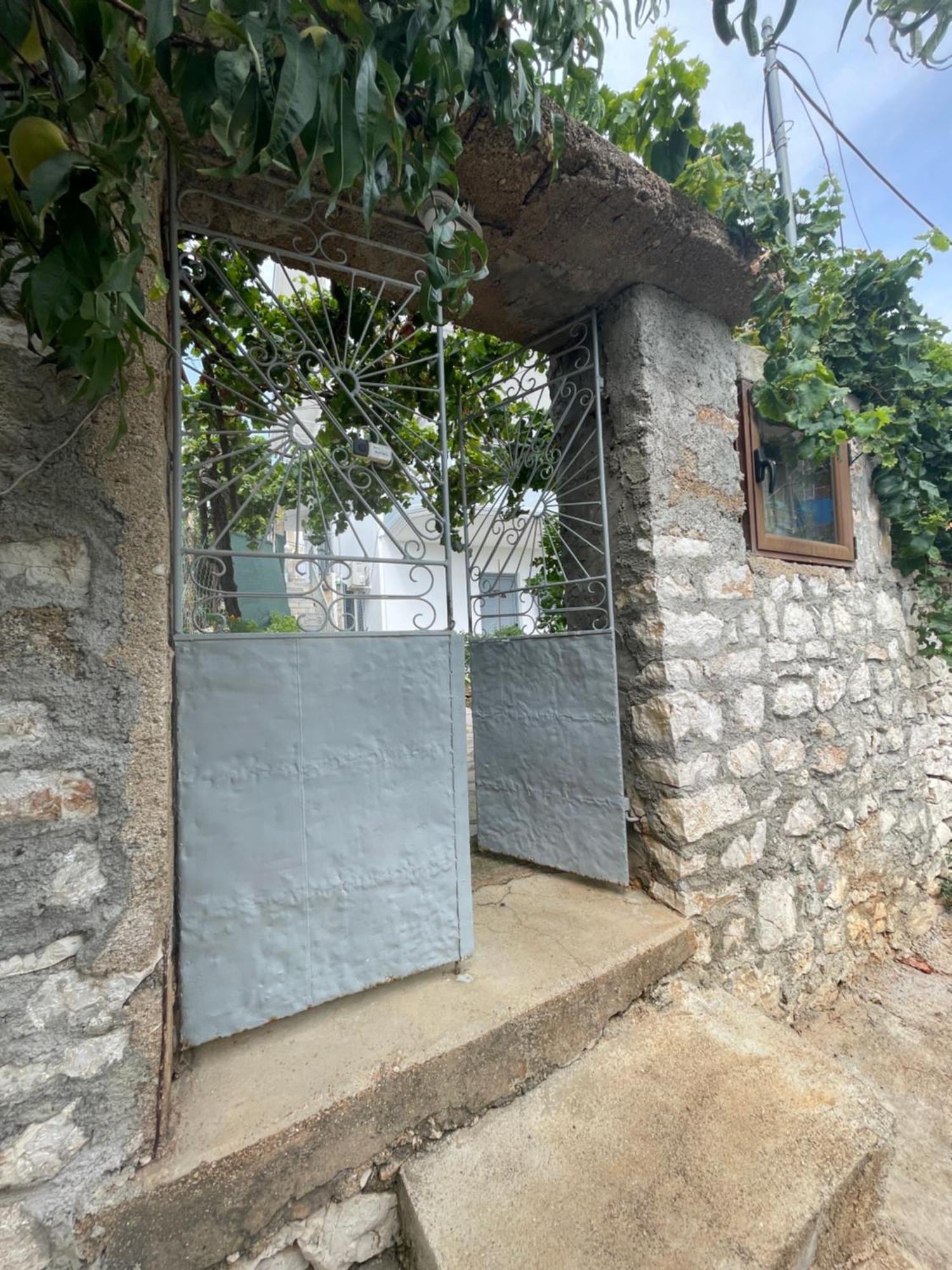 Tasos Rooms Himare Luaran gambar