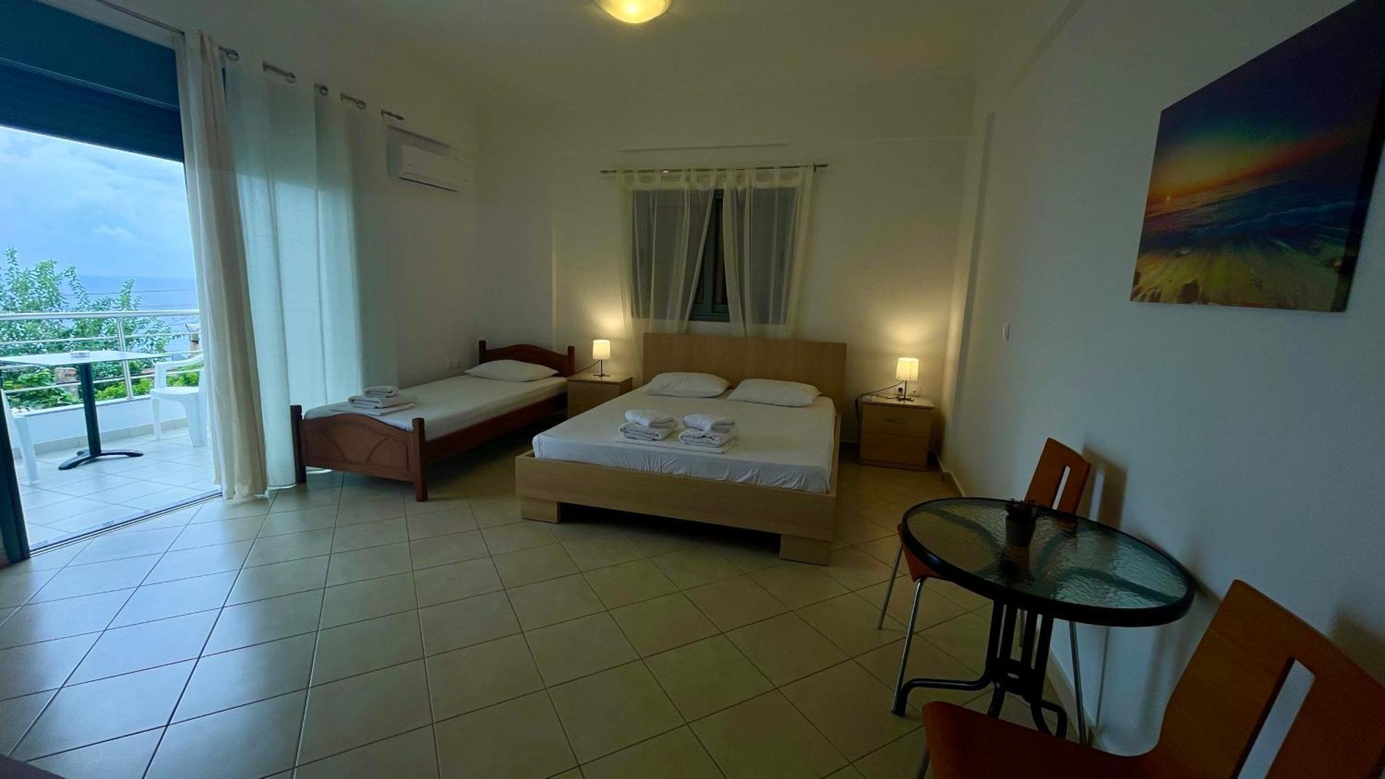 Tasos Rooms Himare Luaran gambar